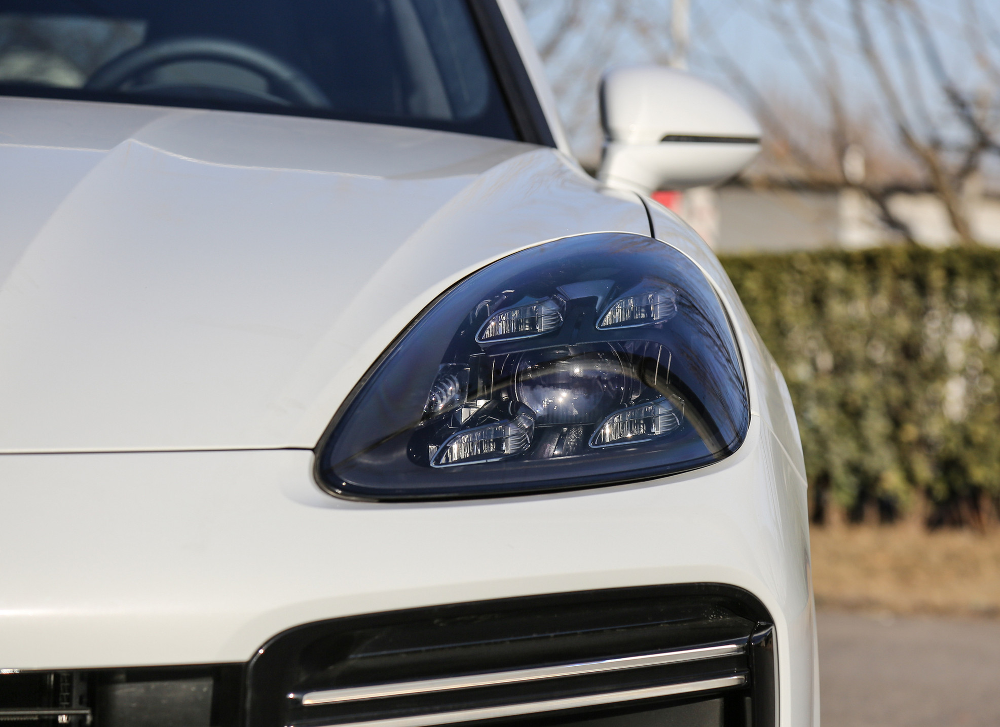 「路虎揽胜」“暴发户”才选揽胜，年轻总裁都开它！标配空气悬架，6.2秒破百