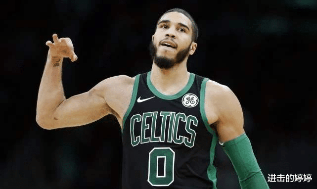 热火队|赢球却输人！东决惊现火爆冲突，最后63秒肘击面部吃一级恶犯