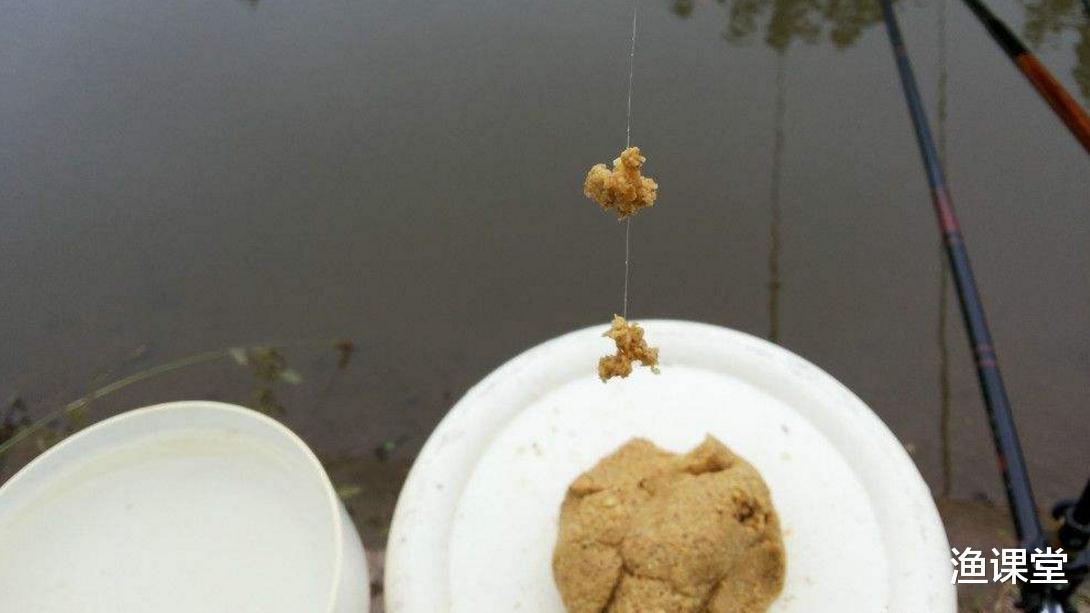 |用“拉丝饵”钓鱼该如何调漂？核心思想就1个，大部分钓友都错了