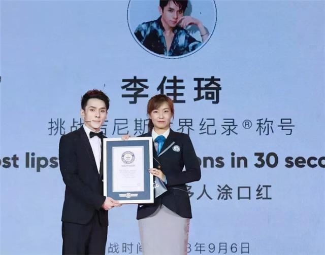 臆说古史|28岁李佳琦年赚2亿，父亲却在工地开车，直言：我不用他一分钱