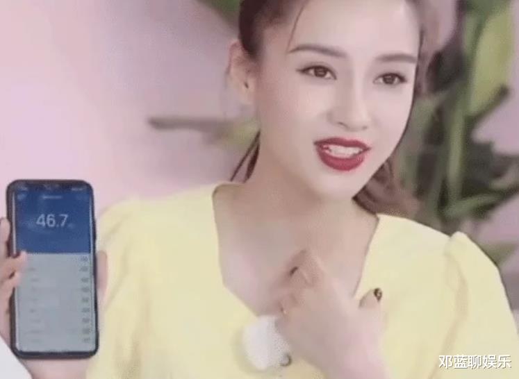 春晚|Baby春晚翘腿却忘记穿了10cm短裤，抬腿那一刻，男粉都沸腾了！