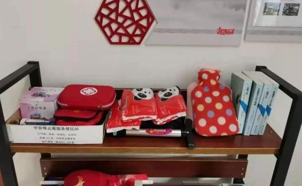 青海生活频道 居委会推“一杯热水”行动，为户外工作者供热水，温暖的却是人心