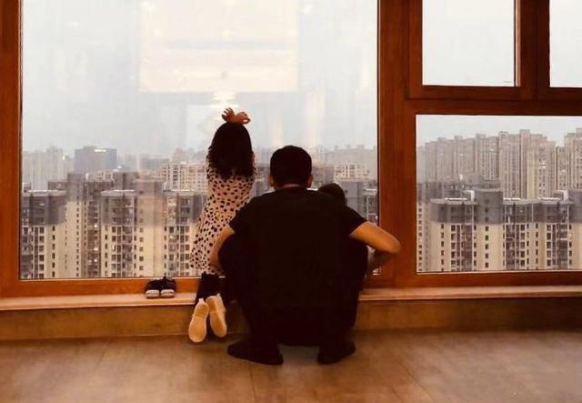 朱亚文|有种基因叫朱亚文女儿，5岁就已颜值出众，完美继承爸妈优点