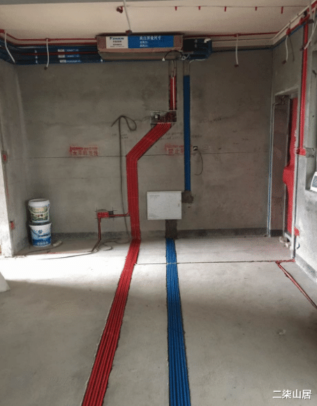 |水电装修开槽走地过时了，现在流行这种走线方式，美观实用又省钱