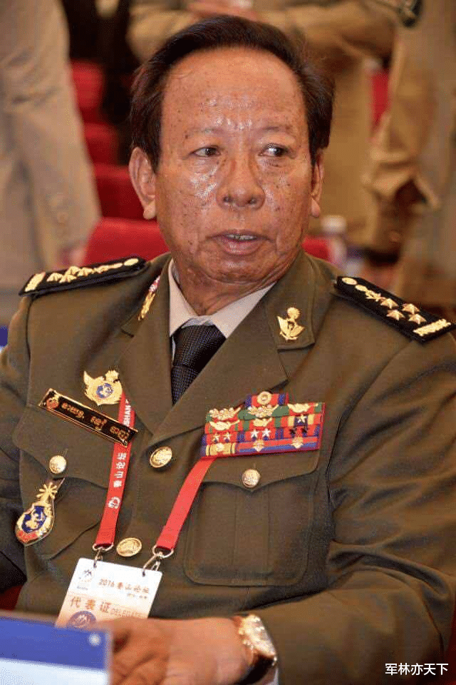 柬埔寨國防部長狄班，上將軍銜，親王爵位，為國傢立下無數功勛-圖4