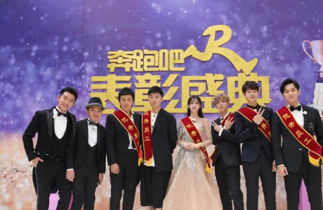 #奔跑吧兄弟#新一期跑男成员确定,看到官方的暗示,这次“伐木累家族”稳了!