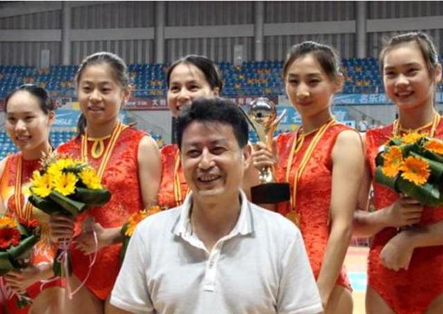 陈忠和▲女排前主教练陈忠和：和第二任妻子很幸福，30岁女儿已成家