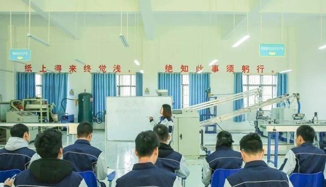 「考试」学姐含泪劝告：4个“最难学”的大学专业，考试“挂科”是常态