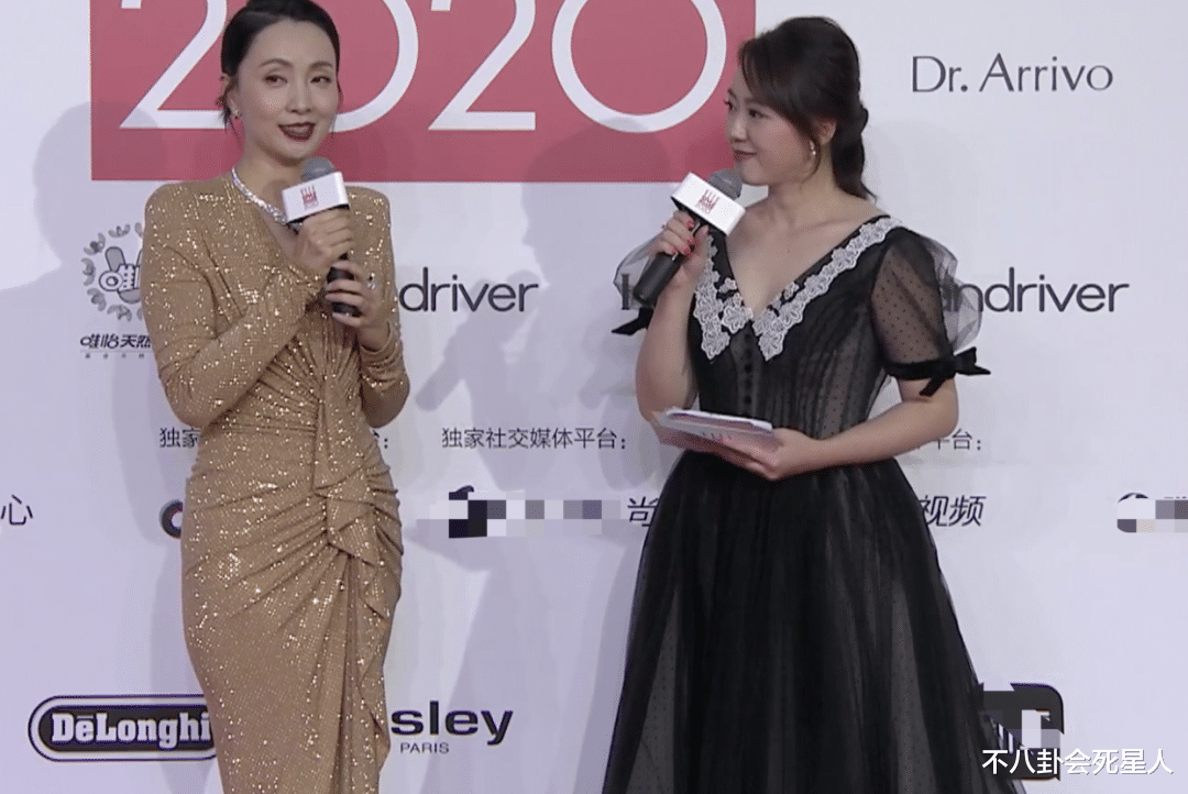 赵露思|ELLE红毯状况多:张嘉倪耳环掉了,赵露思腿粗,戚薇礼服像垃圾袋