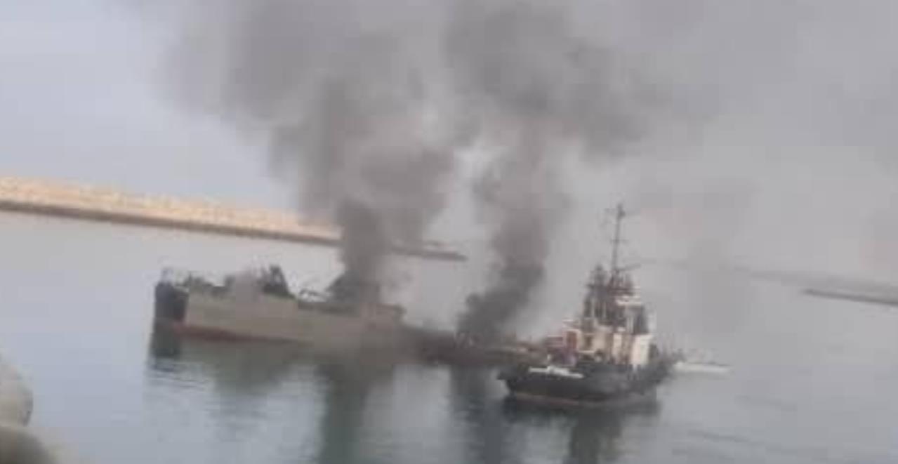 #伊朗#一枚导弹从海峡飞出,美间谍卫星紧急出动,五角大楼看后垂头丧气