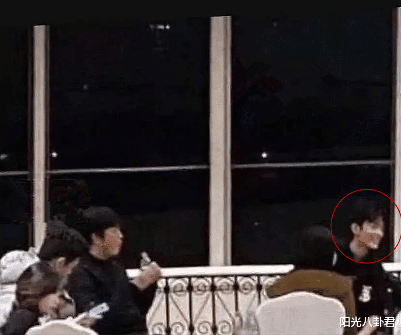 「肖战」《极限挑战》正式开录,肖战现身路透照,笑容灿烂与众人打成一片