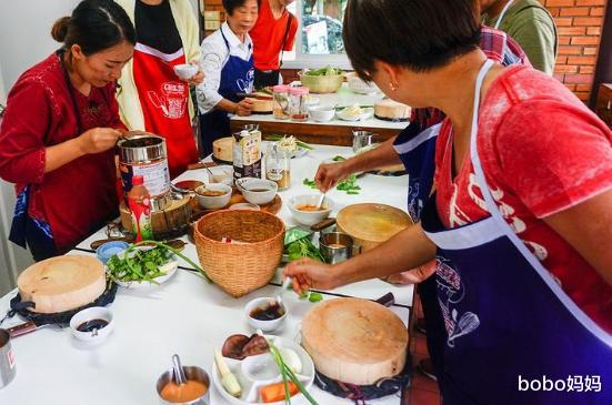 「饮食」“超省事妈妈”火了，每月只给孩子做2次饭，坚持15年省下10万块