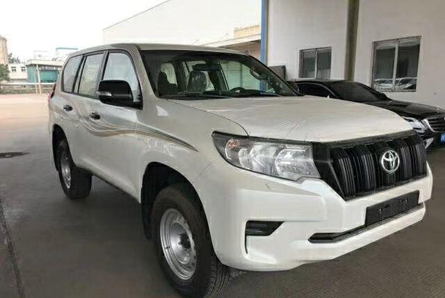 丰田普拉多|花43万买辆新款丰田霸道，打开车门后，朋友忍不住笑了！