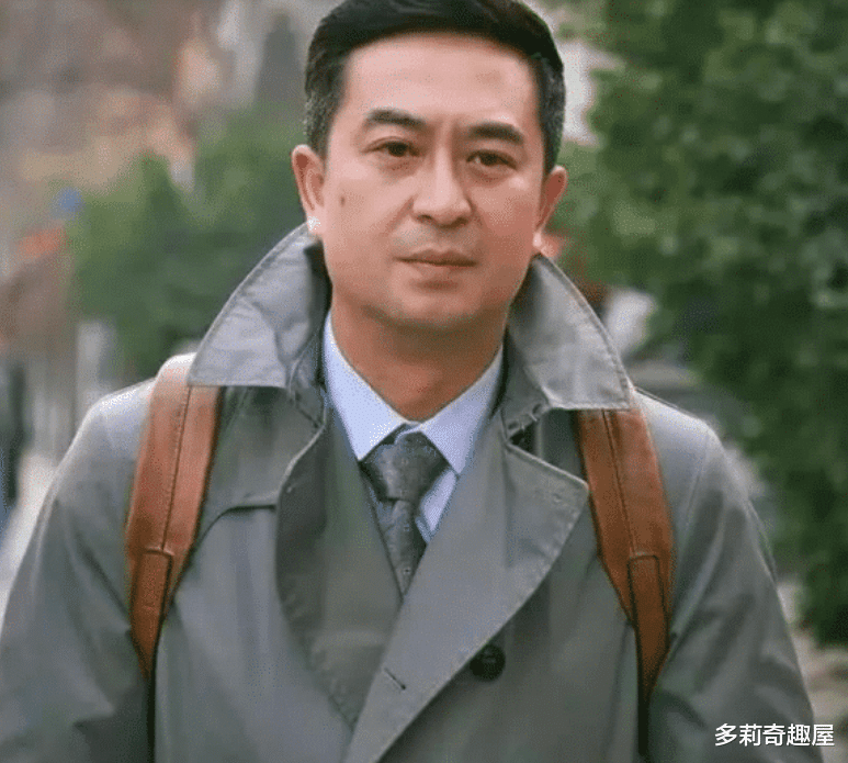 张嘉译@身价上百亿，却偏爱与张嘉译演戏，导演都笑他：演出费还不够加油！