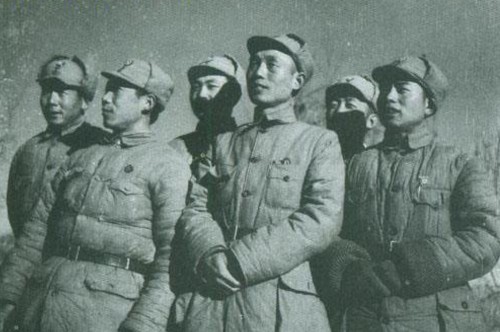 ##1979年兰州军区来了一位老人，开国上将亲自出门迎接，老人是谁？