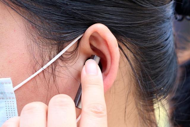 蓝牙耳机|汪峰老师的这款FILL CC真无线蓝牙耳机真的徒有其表吗？