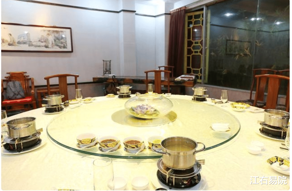 ▲考上研究生之后，应不应该宴请亲朋好友？