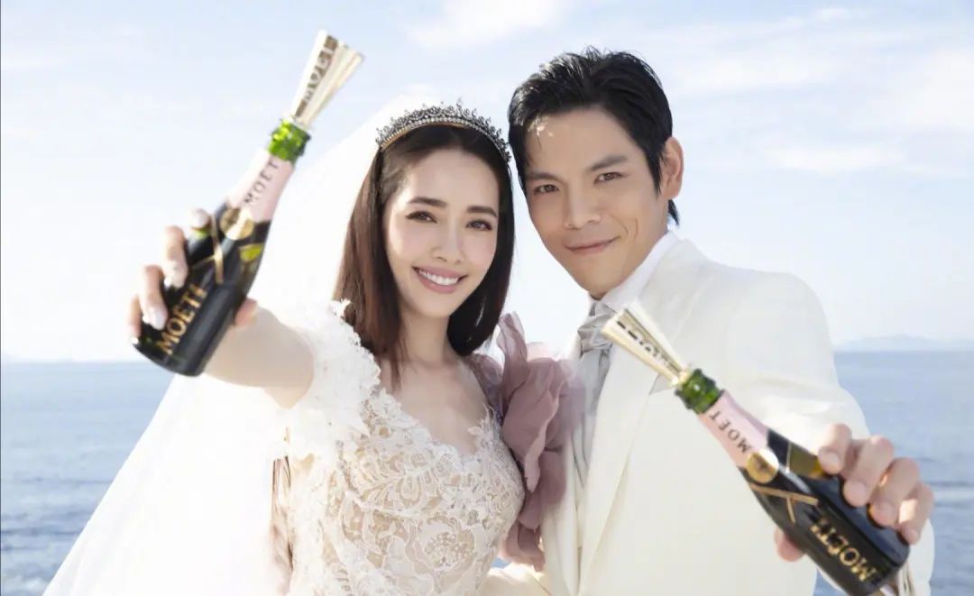 向佐|向佐生女后心情大好，晒与萧敬腾合照，长得太像傻傻分不清楚