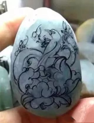 翡翠@货主入手小千的翡翠原石，做出的成品让人不堪设想！