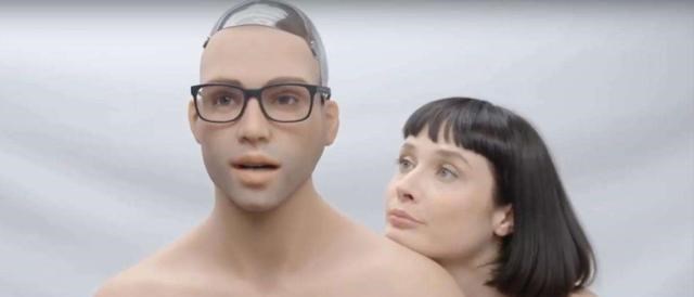 机器人|男性机器人受资本热捧 女投资人：帅气威猛，3个功能比真人还好用