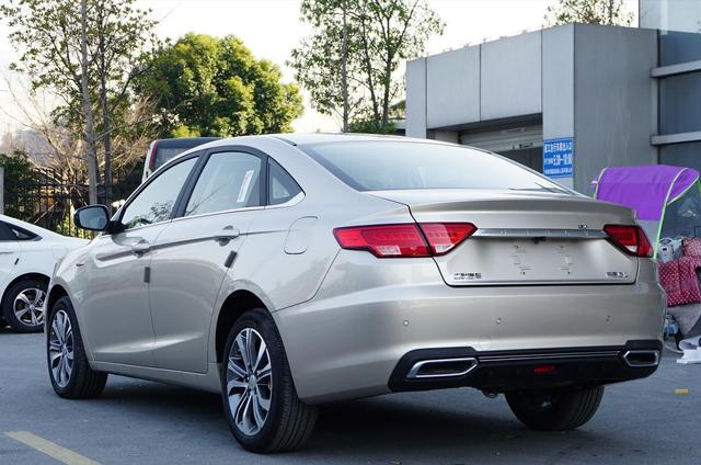 欧尚x5|吉利帝豪发飙了，1.4T+CVT，落地7万，车长4米7，还看啥大众朗逸