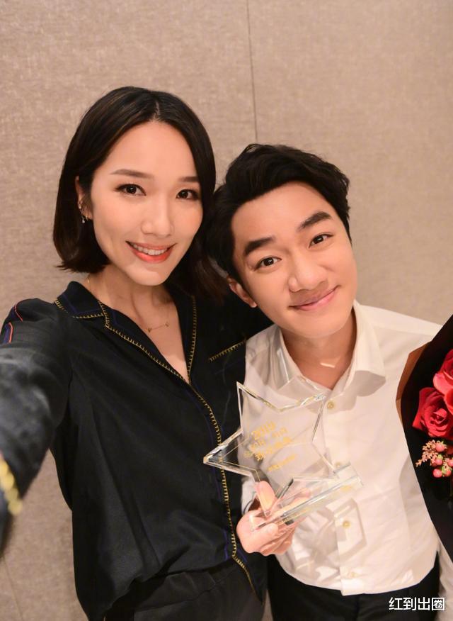 李亚男|王祖蓝老婆李亚男晒超美孕肚照，怀孕进程已过半，宝宝性别疑曝光