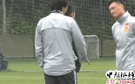 胡尔克:李铁要小心了!胡尔克昨天表态:会尽最大努力迎战国足!