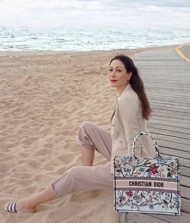 任达华|穷小子一见钟情富家千金，赌上所有房子宠她23年