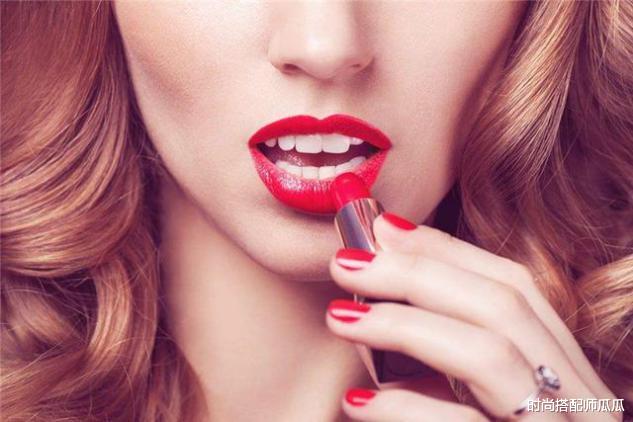 口红|?涂口红的3个“低级错误”，八成以上女人都在犯，难怪掉色还沾杯