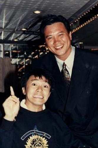 『周润发』他曾和周润发平起平坐，80年代就开上了豪车，如今63岁成这样！
