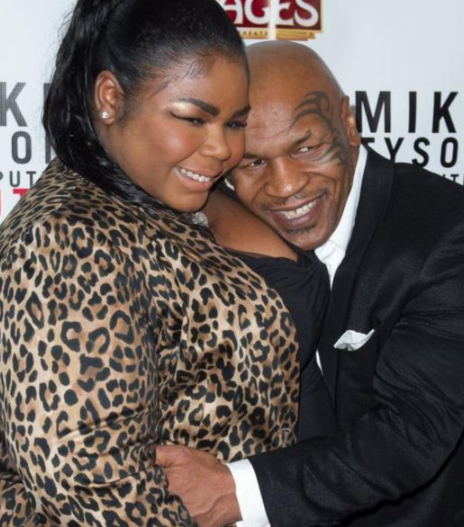 「梅威瑟」有种加强版梅威瑟,肌肉干瘪如乔丹,却能身拥泰森女儿般妻子