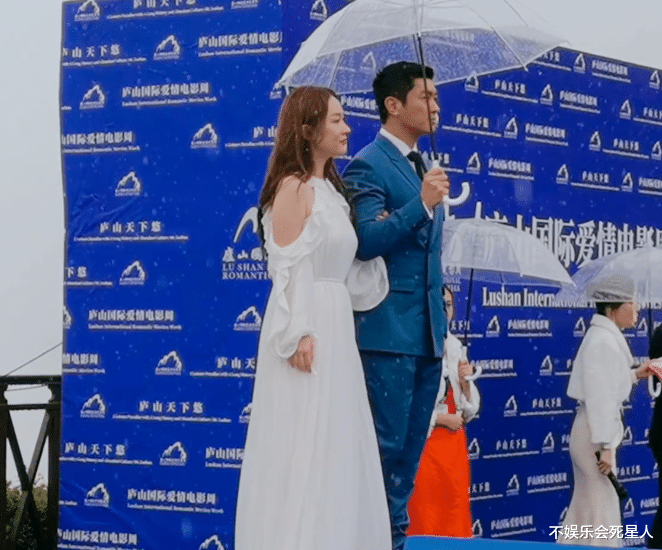 霍思燕|杜江夫妻亮相电影周，路人无滤镜抓拍，霍思燕这脸型是认真的？