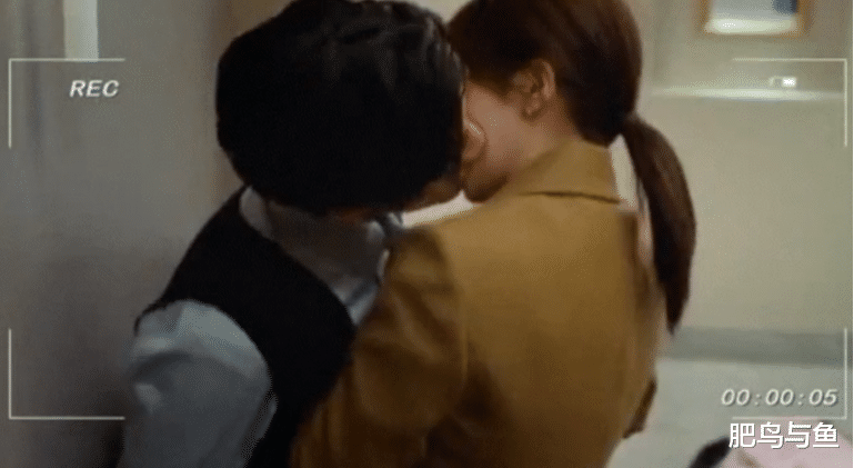 罗云熙|《半是蜜糖半是伤》白鹿罗云熙剧中cue自己！剧中内涵自己脸长？