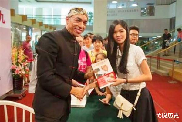 弋说历史|18年前，不顾爸妈反对，坚持嫁给奥巴马弟弟的河南女孩，现状如何