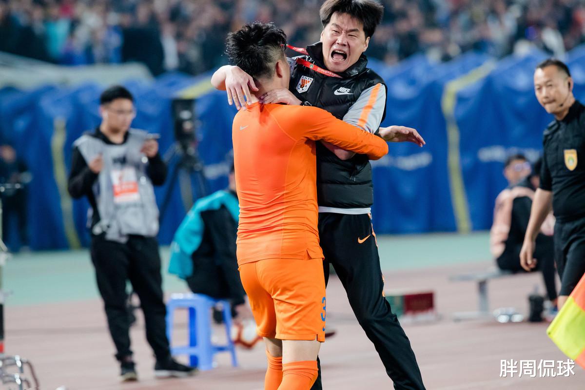 「山东鲁能」中午12点！鲁能外援回归迎重大突破，李霄鹏有望6外援战中超