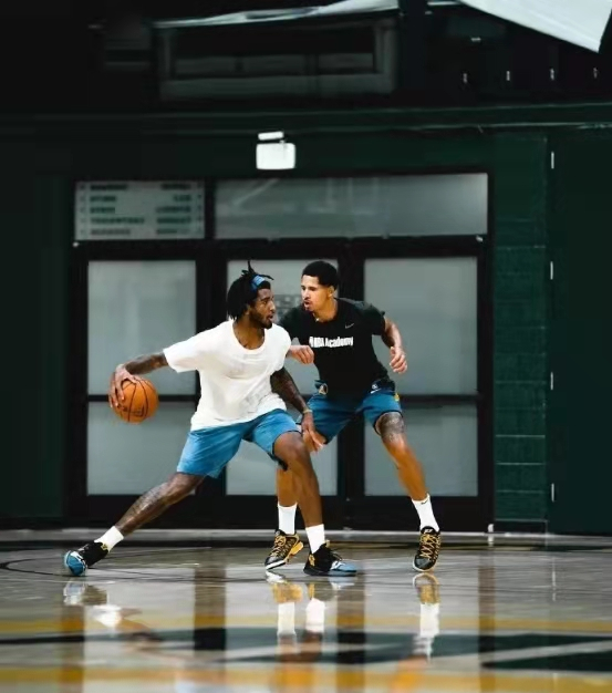 林书豪|大型追梦剧，林书豪晒与库里等勇士球员合练照片，下赛季的东家是勇士？