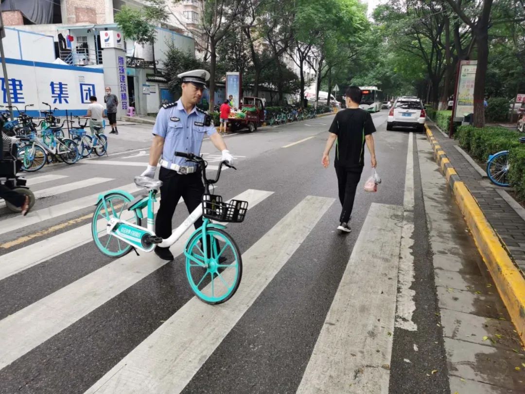 西安|双休日，街上全是交警，他们在干嘛？