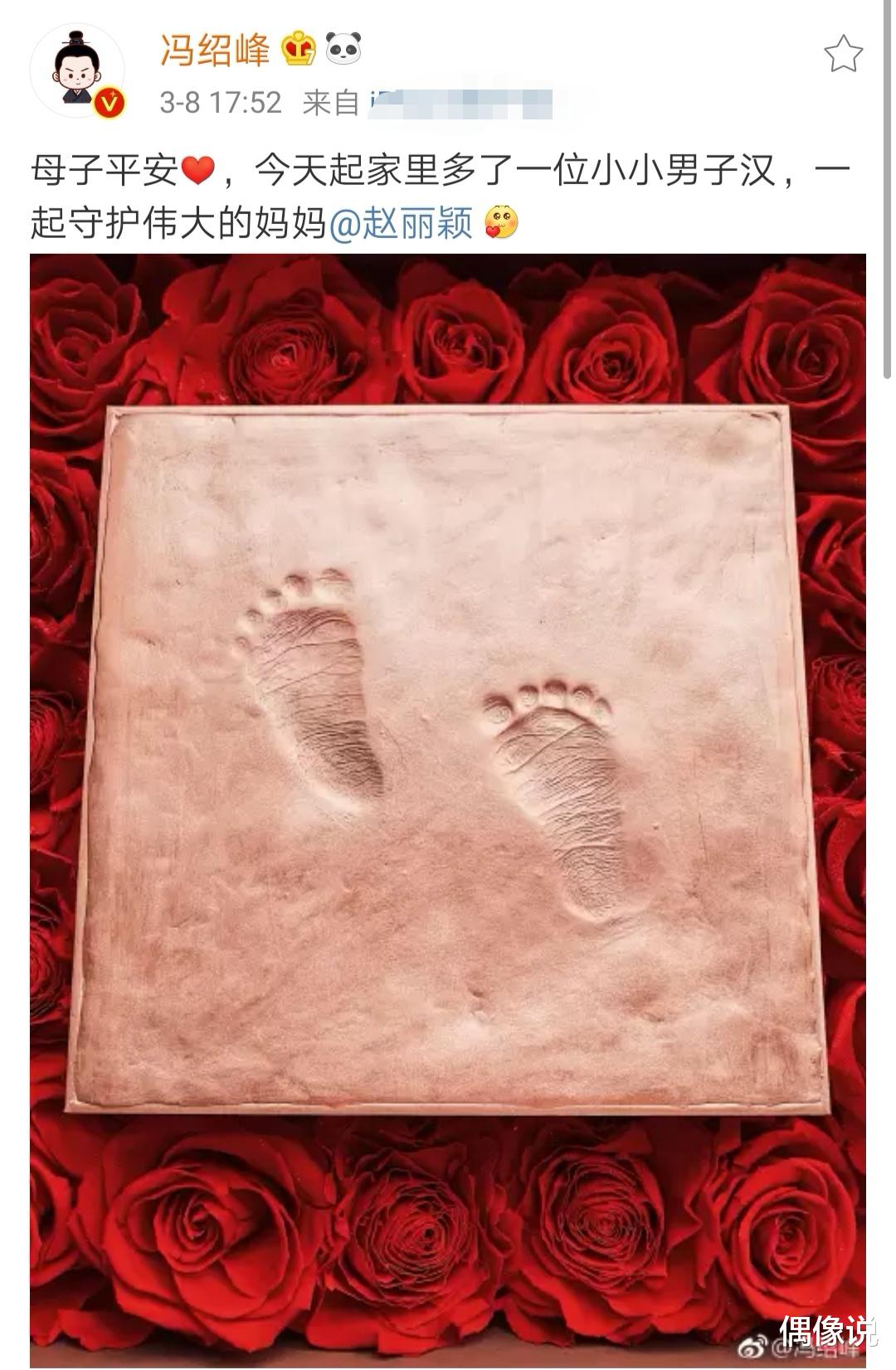 [赵丽颖]冯绍峰牵着赵丽颖散步，自觉走在外侧，这是成年男性的浪漫！