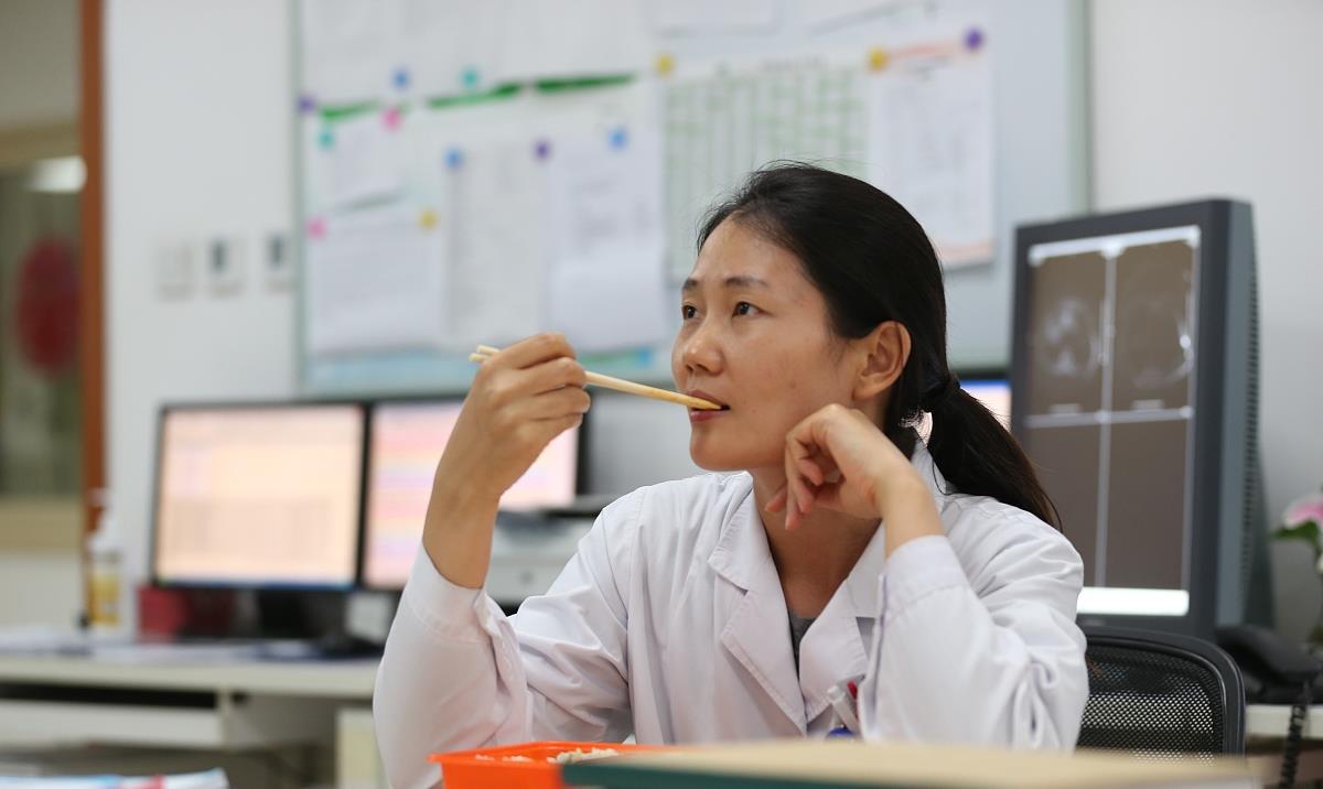 [临床医学]教育部扩招：医学专业还会吃香吗？网友：临床医学已远供大于求？