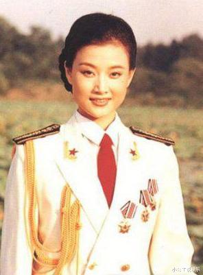 春晚|从\春晚钉子户\到\销声匿迹\，曾现身街头卖唱，如今她怎样？