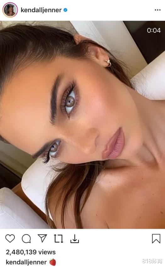 手机游戏|赔了夫人又折兵! 西蒙斯膝盖手术赛季报销, 女友詹娜和布克大秀恩爱