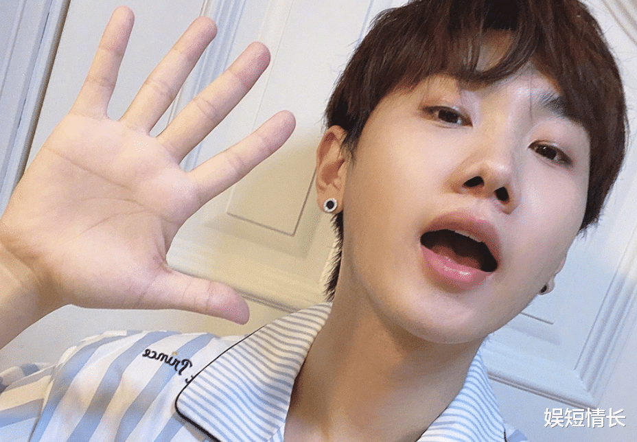 #奔跑吧兄弟#《奔跑吧》偶像包袱最重的嘉宾，落水后捂着头找帽子，助理都慌了