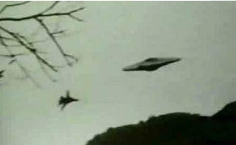 UFO：巨型UFO降临加拿大上空，多名民众目击，却被官方隐藏消息！