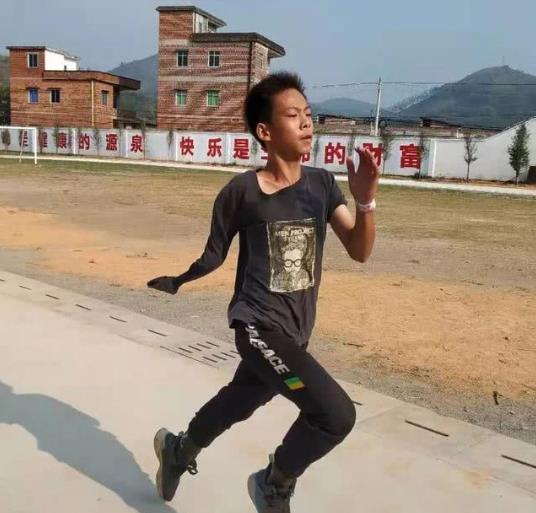 「斯蒂芬·库里」独臂篮球少年火到国外！库里正在寻找他！库里或将帮他完成梦想！