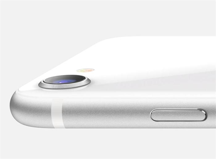 iPhone 7@iPhone7用了3年，今年换成iPhoneSE，除了快没有其他优点