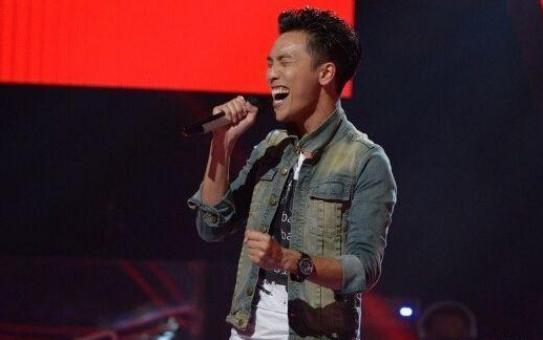 陈乐基|陈乐基舞台摔倒无人扶，卖力唱成名曲气氛冷清，被嘲只会一首歌