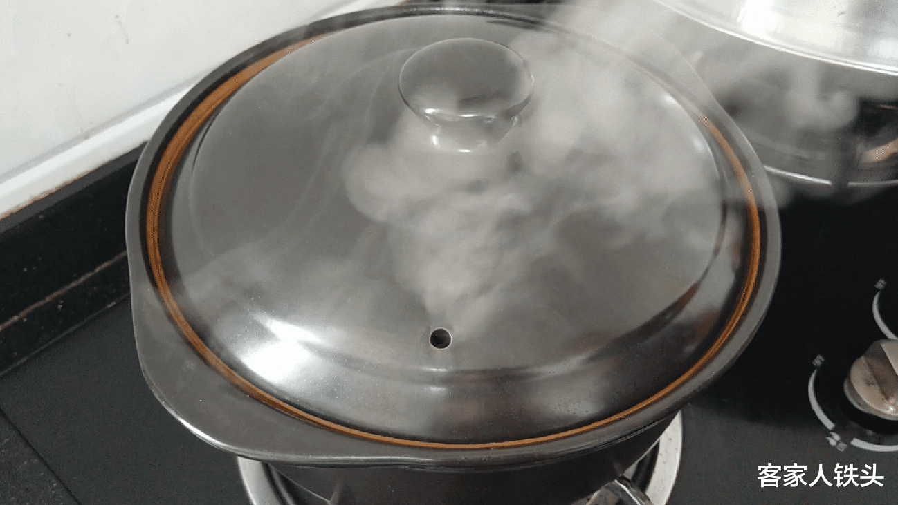 「」想吃盐焗鸡脚？教你在家做，一次做2斤，好吃到吃完舔手指，真香