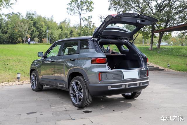 「吉利汽车」吉利甩出“王炸”!37天卖出3万辆,满油跑800km,关键不到12万