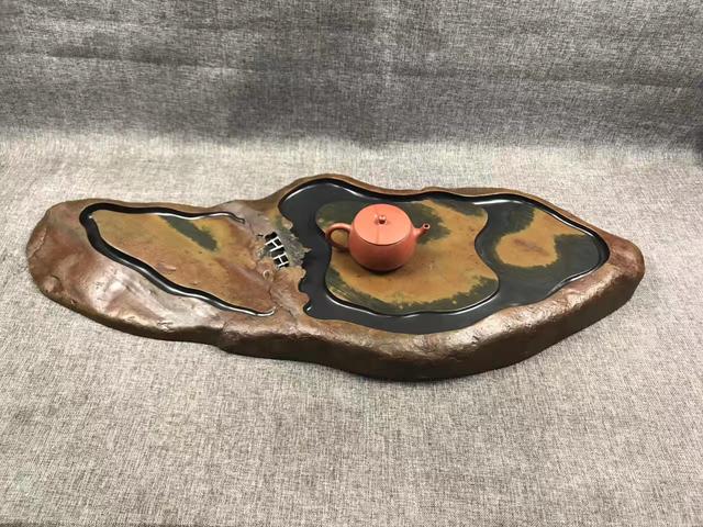 []2块奇形怪状的石头，我把它们敲得不成样子了，有人看得懂吗？