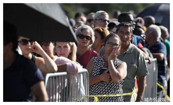 美国|美国人怒吼:为什么我们天不亮就排四百米长队生存,中国人却不用